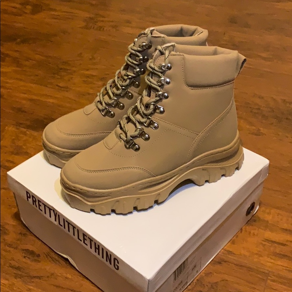Chunky sand boots